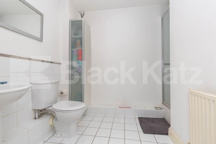 3 bed 2 bathroom property located within a gated developement in Holloway Tollington Way, Holloway